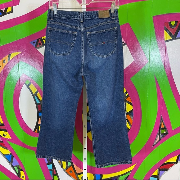 Tommy Hilfiger, Denim. Similar to a size 4/6. Capris/Ankle Crop See Measurements - Picture 3 of 5